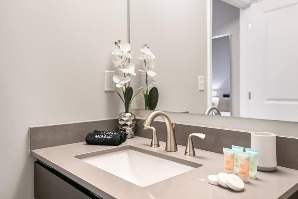 Apartamento 2Br Unit In The Heart Of Dt On Playhouse Square, With Pool And Gym Access-1106 Cleveland Exterior foto