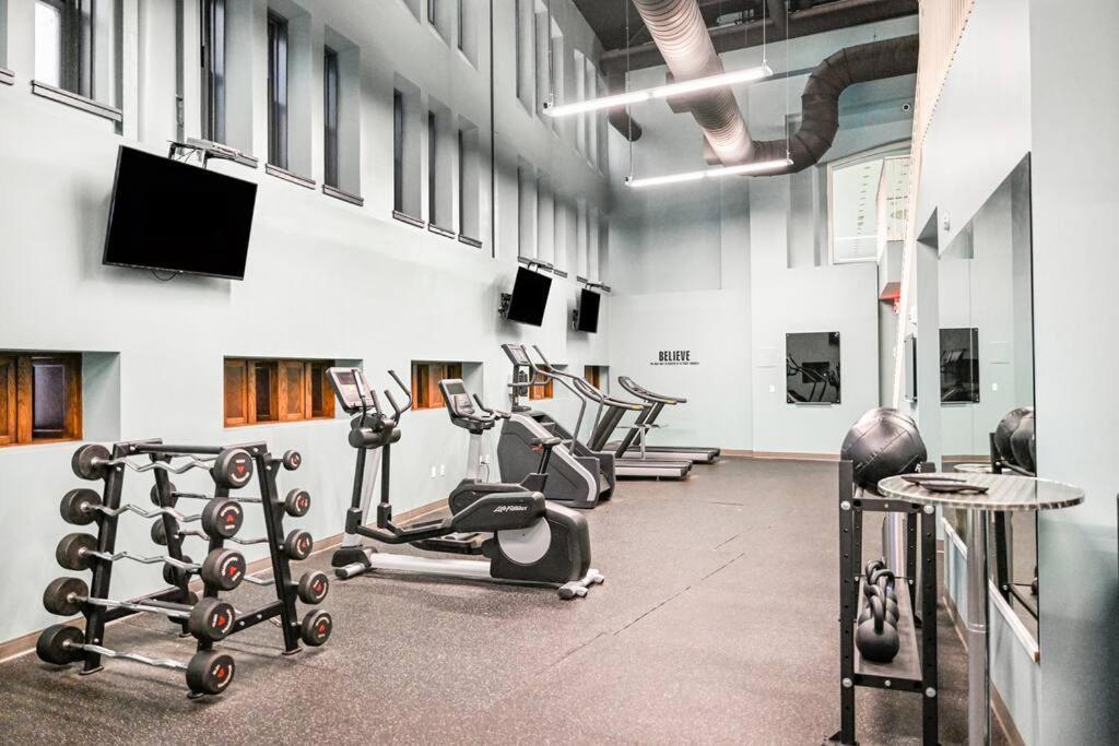Apartamento 2Br Unit In The Heart Of Dt On Playhouse Square, With Pool And Gym Access-1106 Cleveland Exterior foto